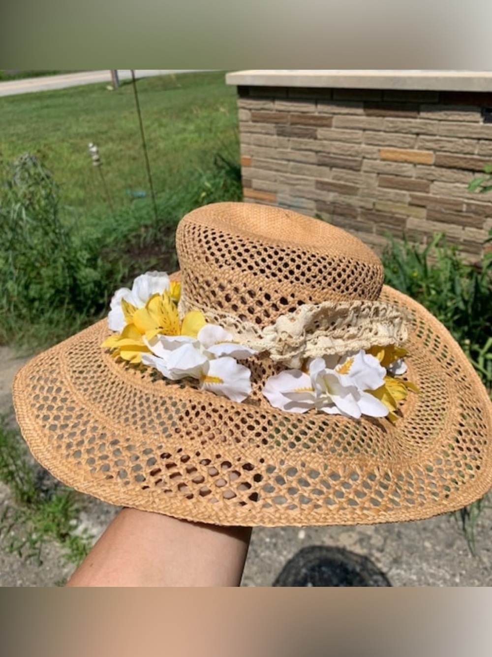 VINTAGE FLOPPY STRAW SUN CHURCH HAT